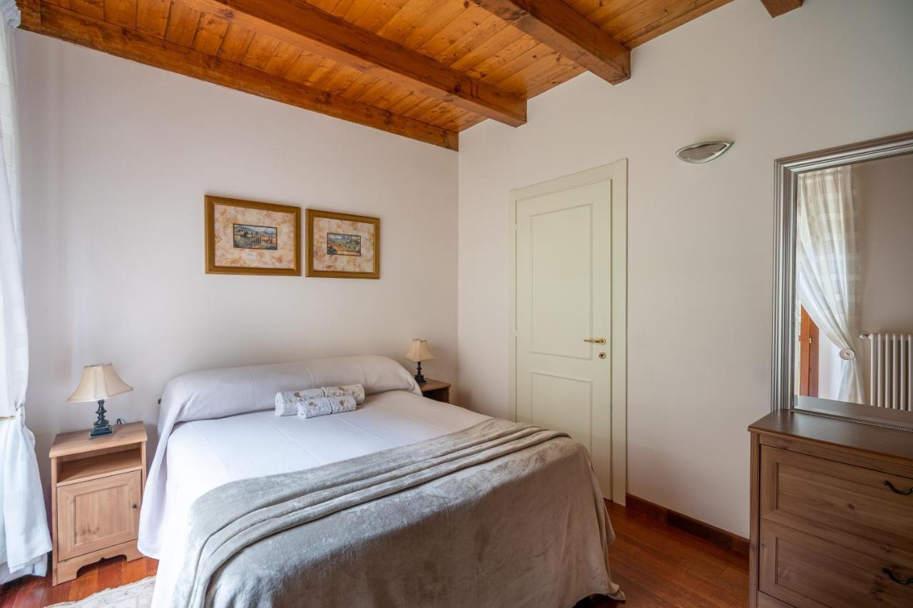 Silvia Apartment - Residence Regina Laglio Buitenkant foto